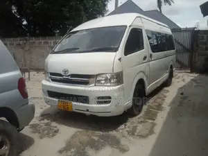 Toyota HiAce 2006 White