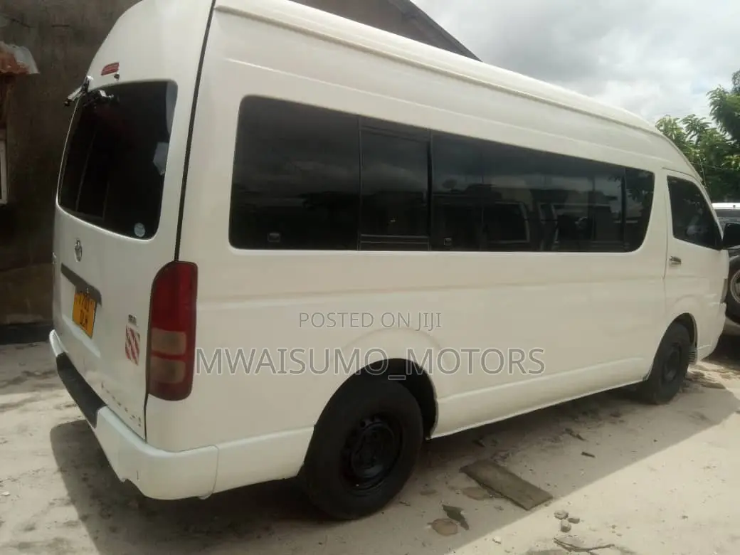 Toyota HiAce 2006 White