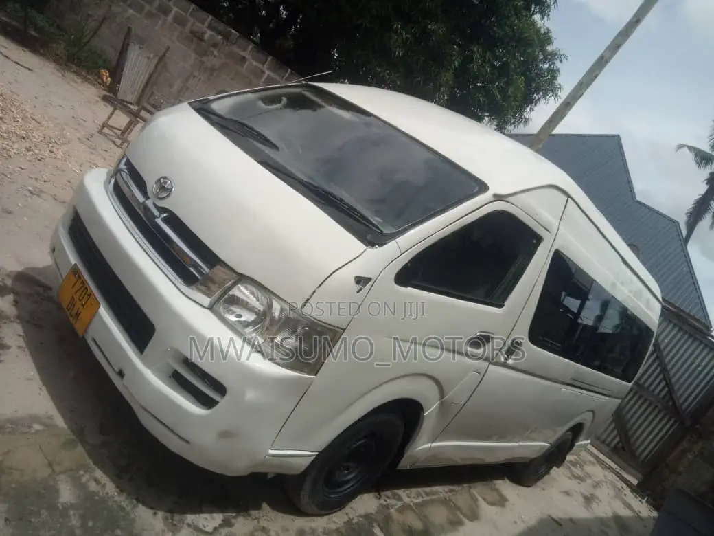 Toyota HiAce 2006 White