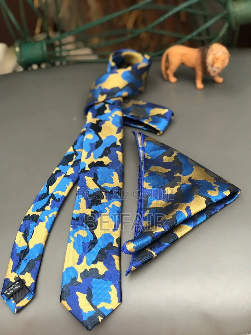 Tie and Pocket Square | Tai Na Kitambaa Cha Mfukoni