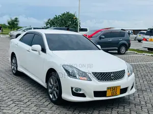 Photo - Toyota Crown 2009 White