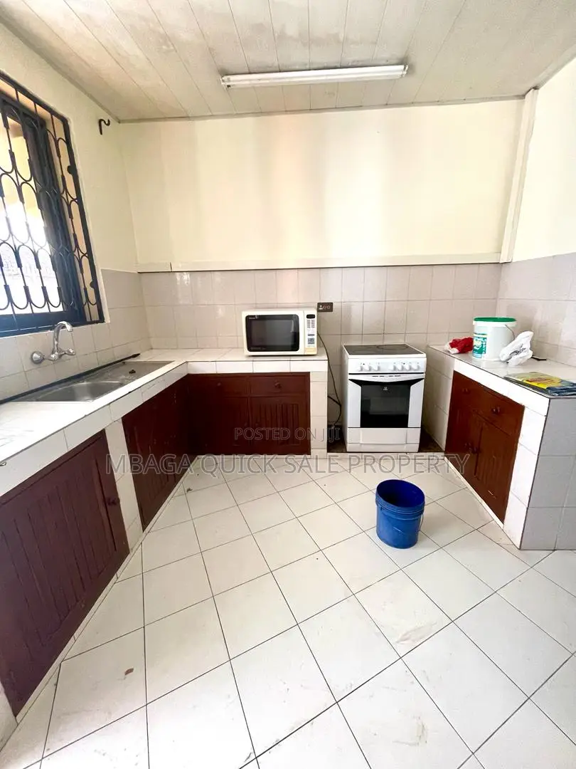 3bdrm House in Mikochenj, Mikocheni for rent