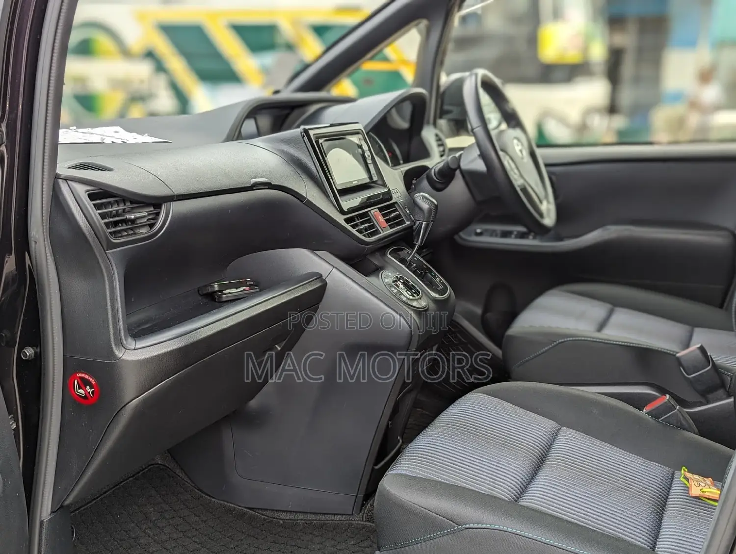 Toyota Noah 2.0 AWD (6 Seater) 2017 Black