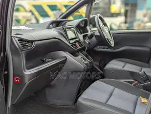 Toyota Noah 2.0 AWD (6 Seater) 2017 Black