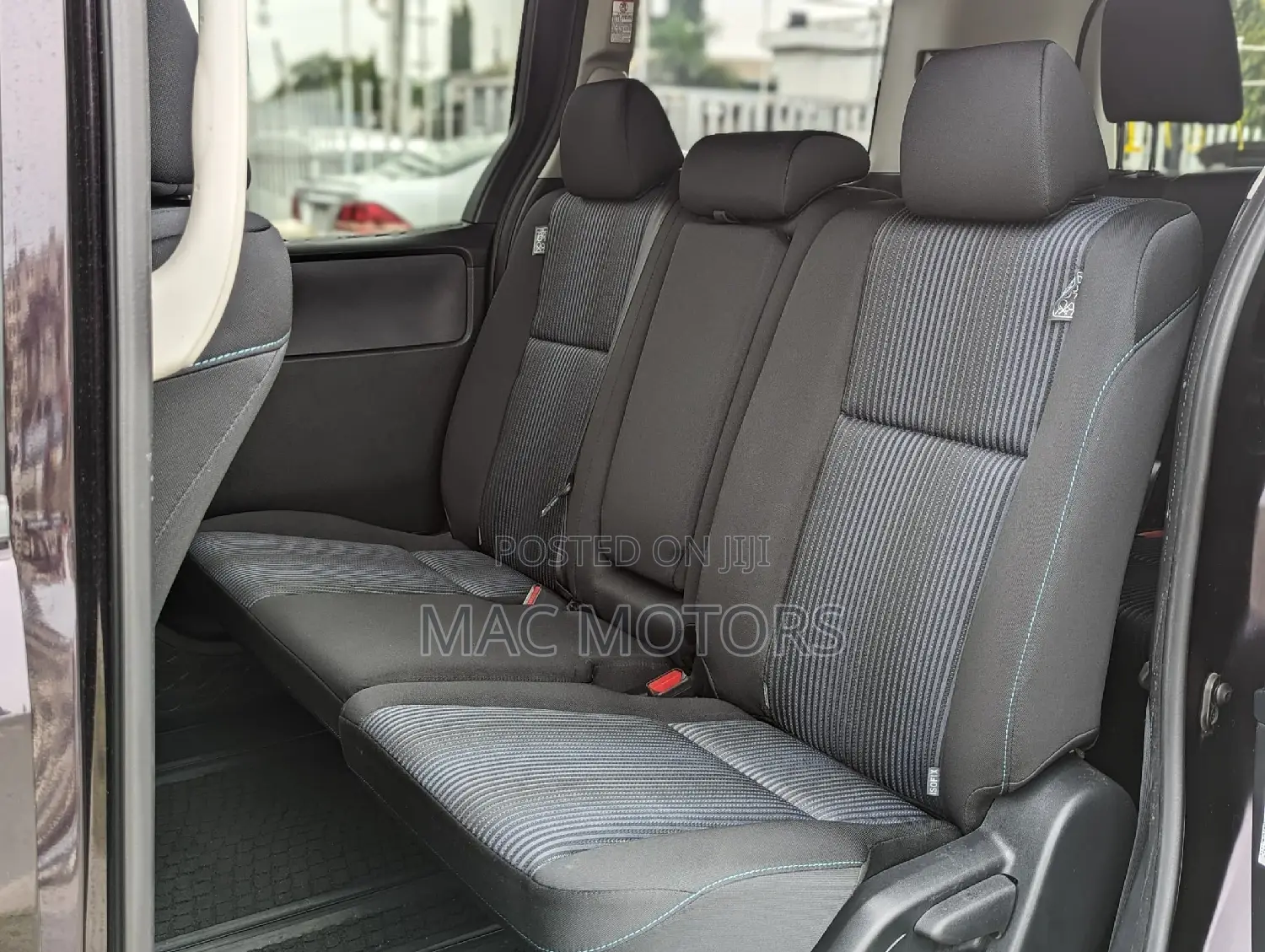 Toyota Noah 2.0 AWD (6 Seater) 2017 Black