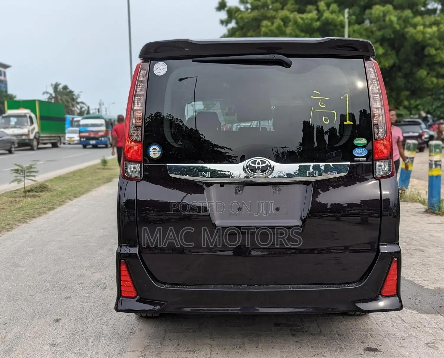 Toyota Noah 2.0 AWD (6 Seater) 2017 Black