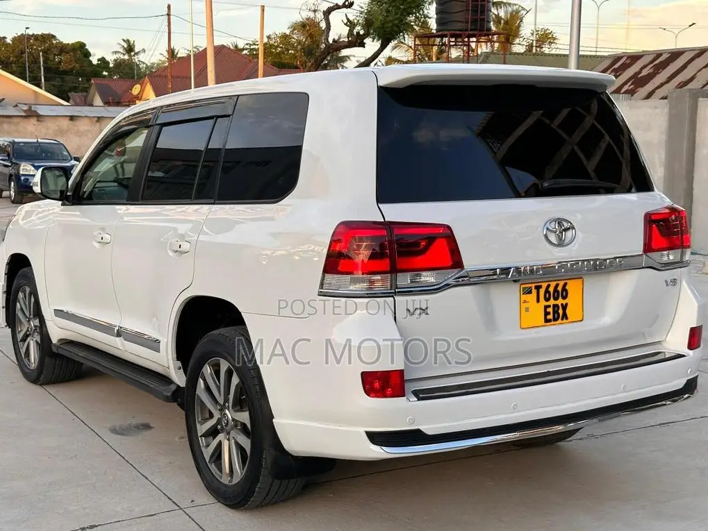 Toyota Land Cruiser 4.5 V8 VXR 2015 White
