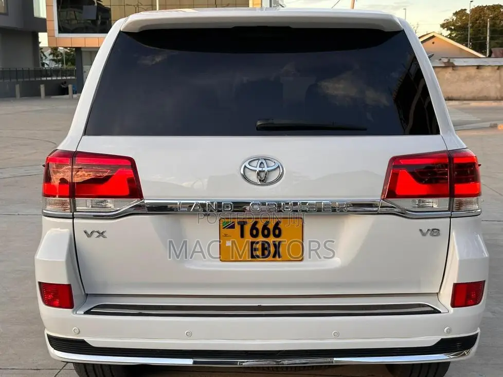 Toyota Land Cruiser 4.5 V8 VXR 2015 White