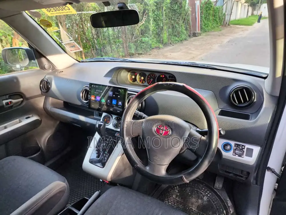 Toyota Corolla Rumion 2008 White