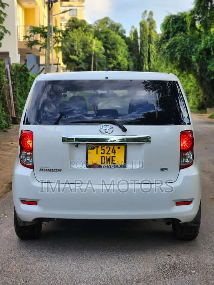 Toyota Corolla Rumion 2008 White