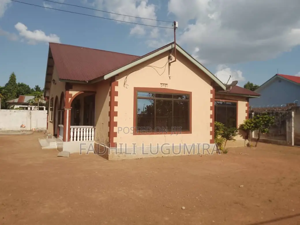 Furnished 3bdrm House in Buswelu for sale