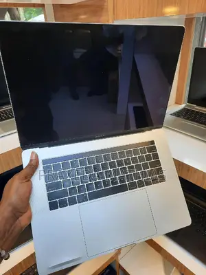 Laptop Apple MacBook Pro 2018 16GB Intel Core I7 SSD 512GB