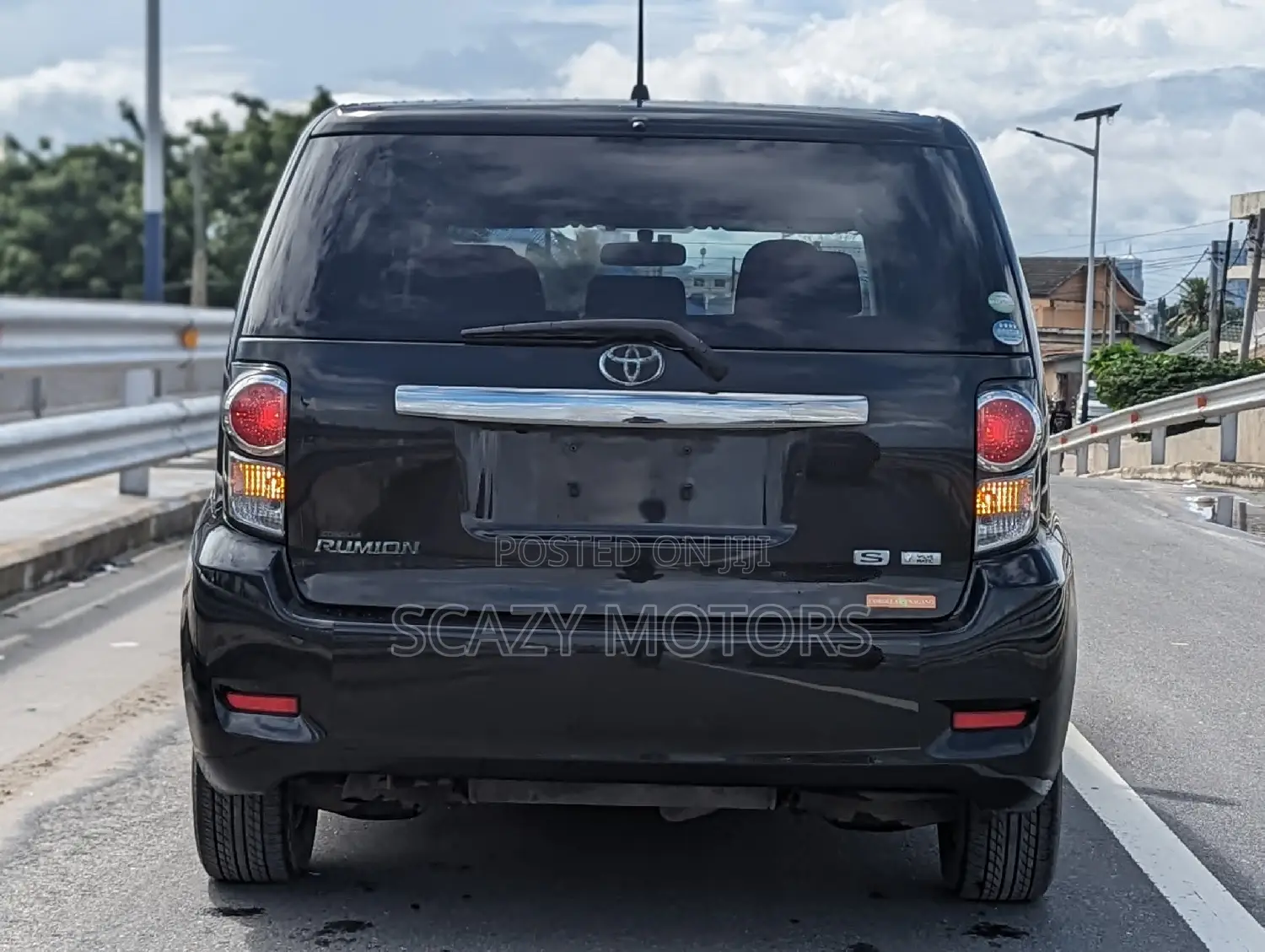 Toyota Corolla Rumion 2011 Black