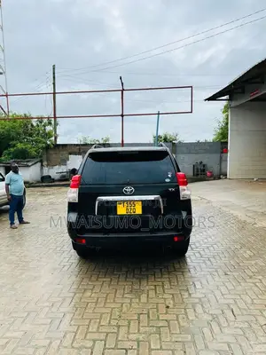 Toyota Land Cruiser 2012 Black