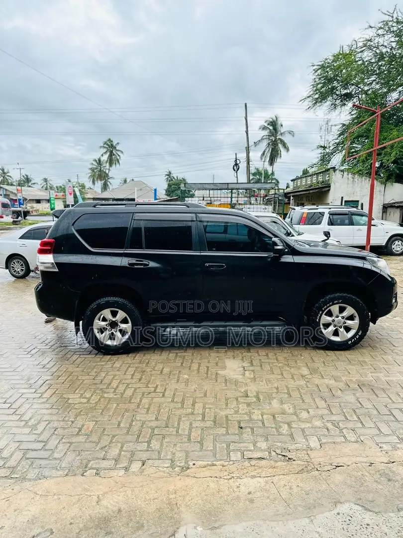 Toyota Land Cruiser 2012 Black