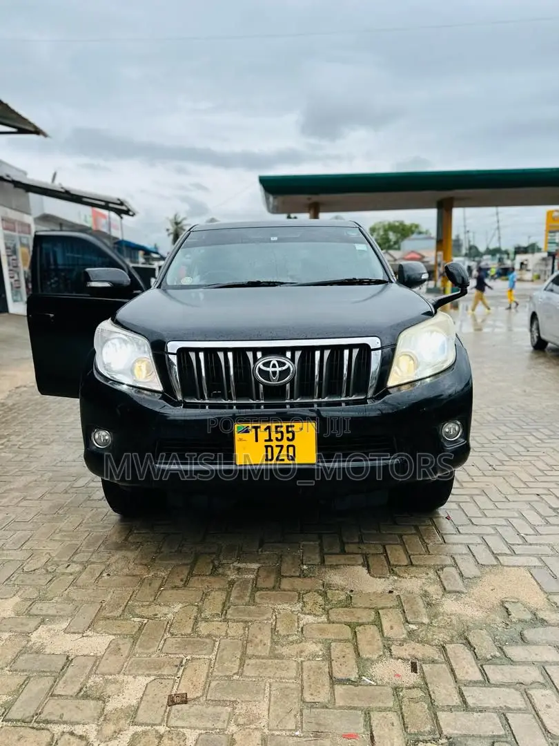 Toyota Land Cruiser 2012 Black