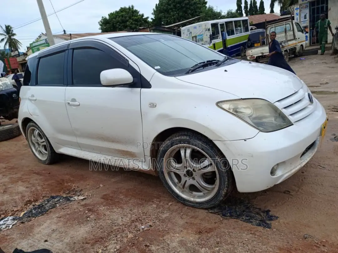 Toyota IST 2006 White