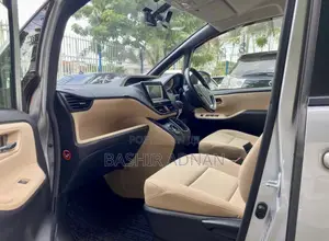 Toyota Noah 2.0 FWD (7 Seater) 2014 Silver