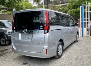Toyota Noah 2.0 FWD (7 Seater) 2014 Silver
