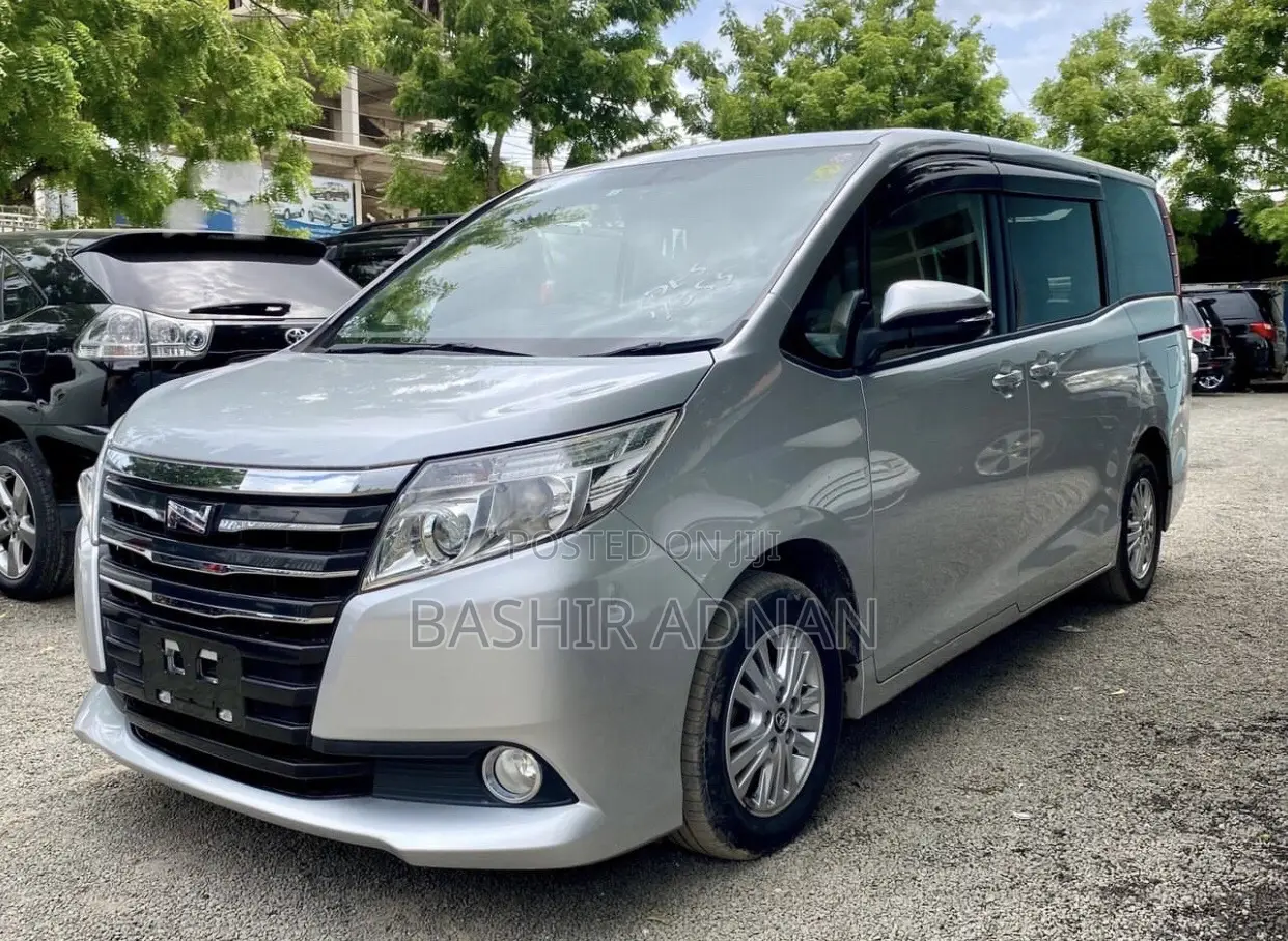 Toyota Noah 2.0 FWD (7 Seater) 2014 Silver