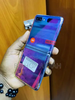 Photo - Samsung Galaxy Z Flip 256 GB Purple