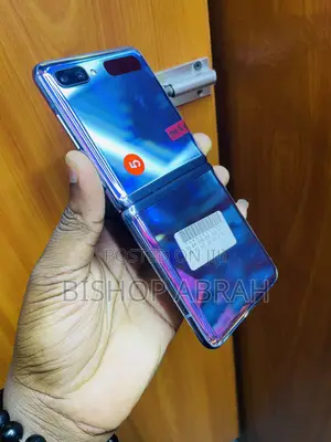 Photo - Samsung Galaxy Z Flip 256 GB Purple
