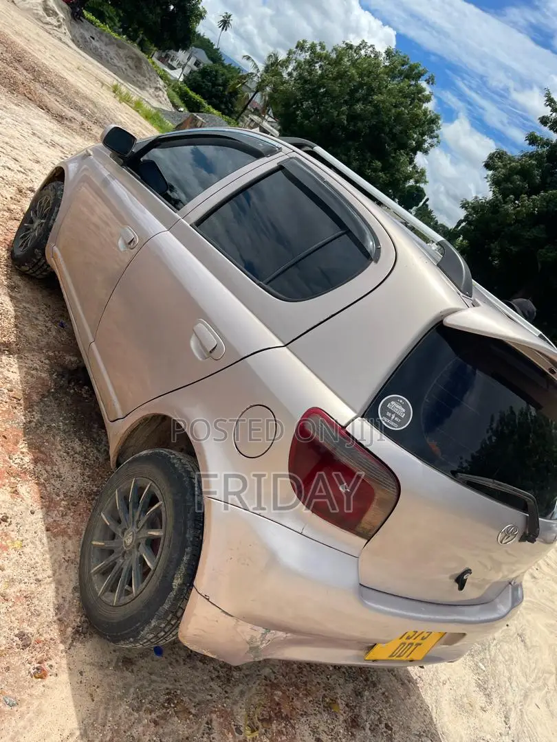 Toyota Vitz 2001 Silver