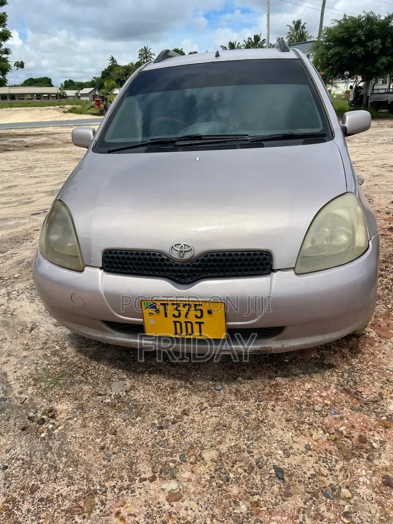 Toyota Vitz 2001 Silver