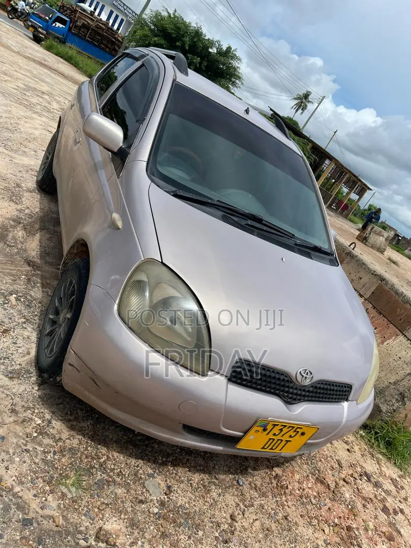 Toyota Vitz 2001 Silver