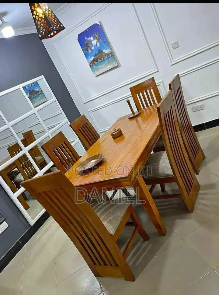 Dining Table Na Viti Sita Vigumu Sana Mninga