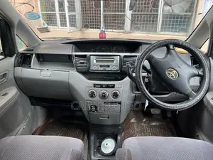 Toyota Noah 2.0 AWD (8 Seater) 2003 Silver