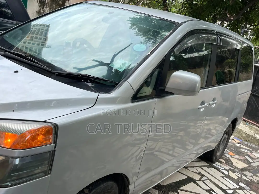 Toyota Noah 2.0 AWD (8 Seater) 2003 Silver
