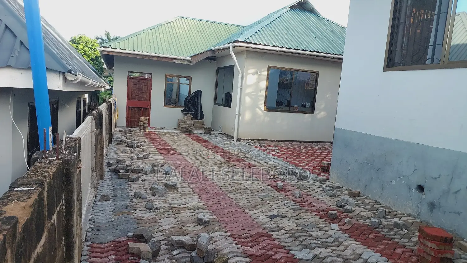 5bdrm House in Changanyikeni Udsm, Kinondoni for sale