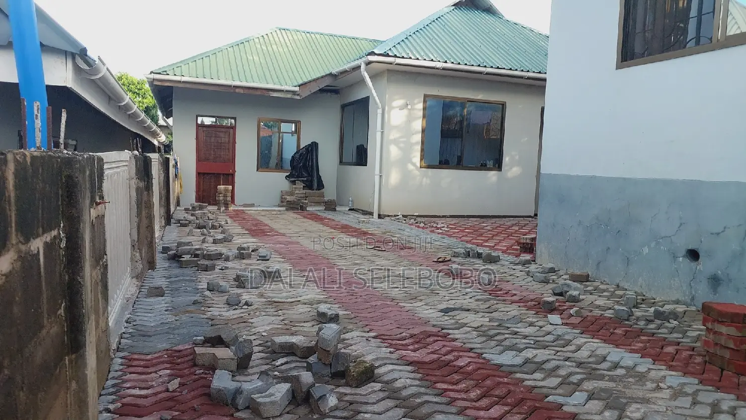 5bdrm House in Changanyikeni Udsm, Kinondoni for sale
