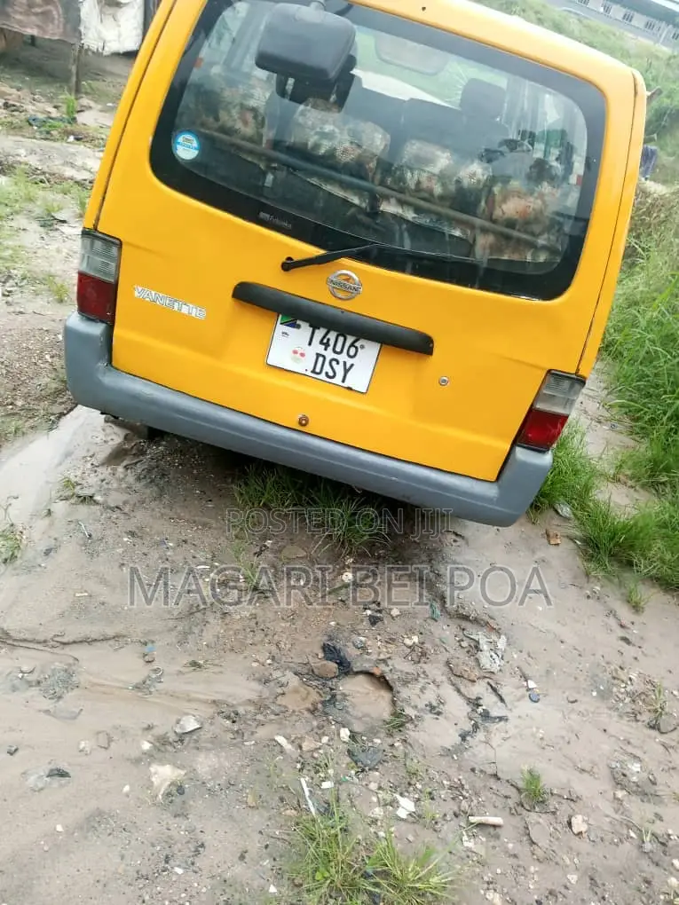 Nissan Vanette 2006 Orange