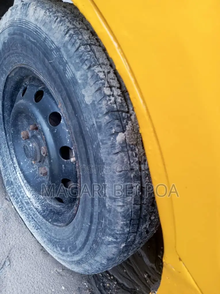 Nissan Vanette 2006 Orange