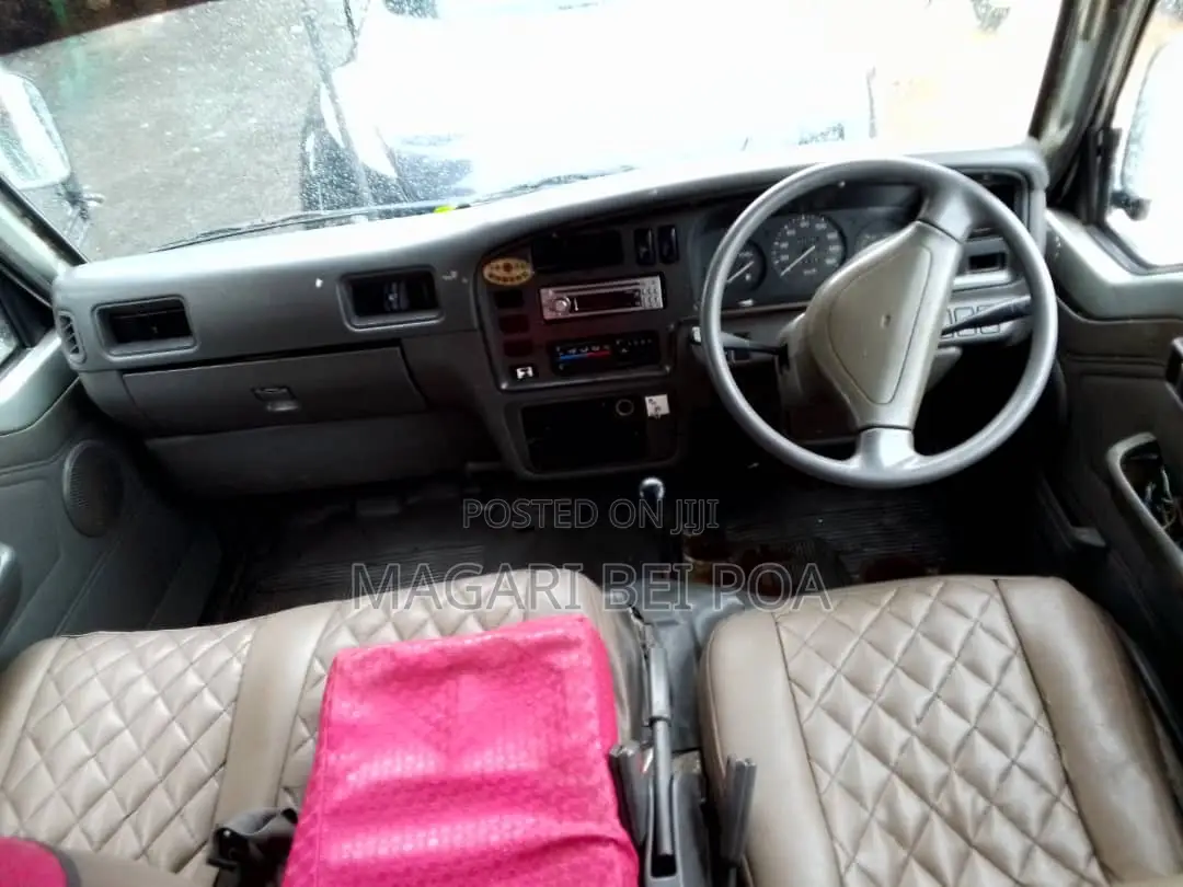 Nissan Caravan (Urvan) 2005 Silver
