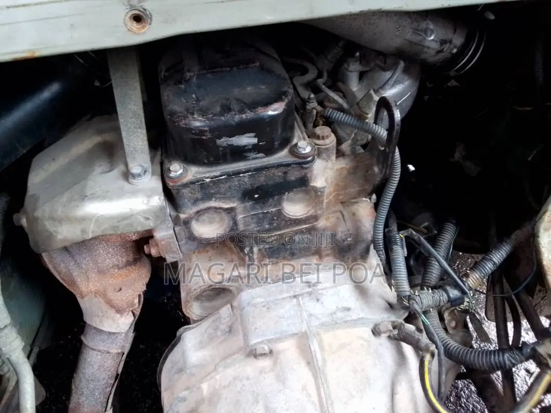 Nissan Caravan (Urvan) 2005 Silver
