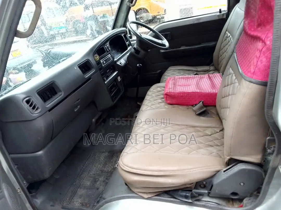 Nissan Caravan (Urvan) 2005 Silver
