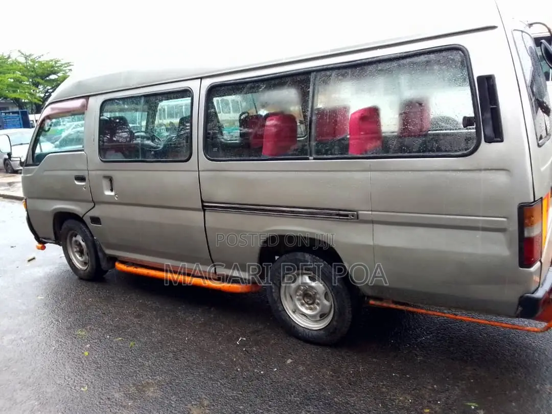 Nissan Caravan (Urvan) 2005 Silver