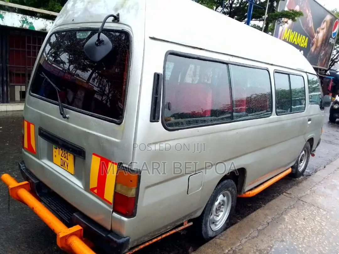 Nissan Caravan (Urvan) 2005 Silver