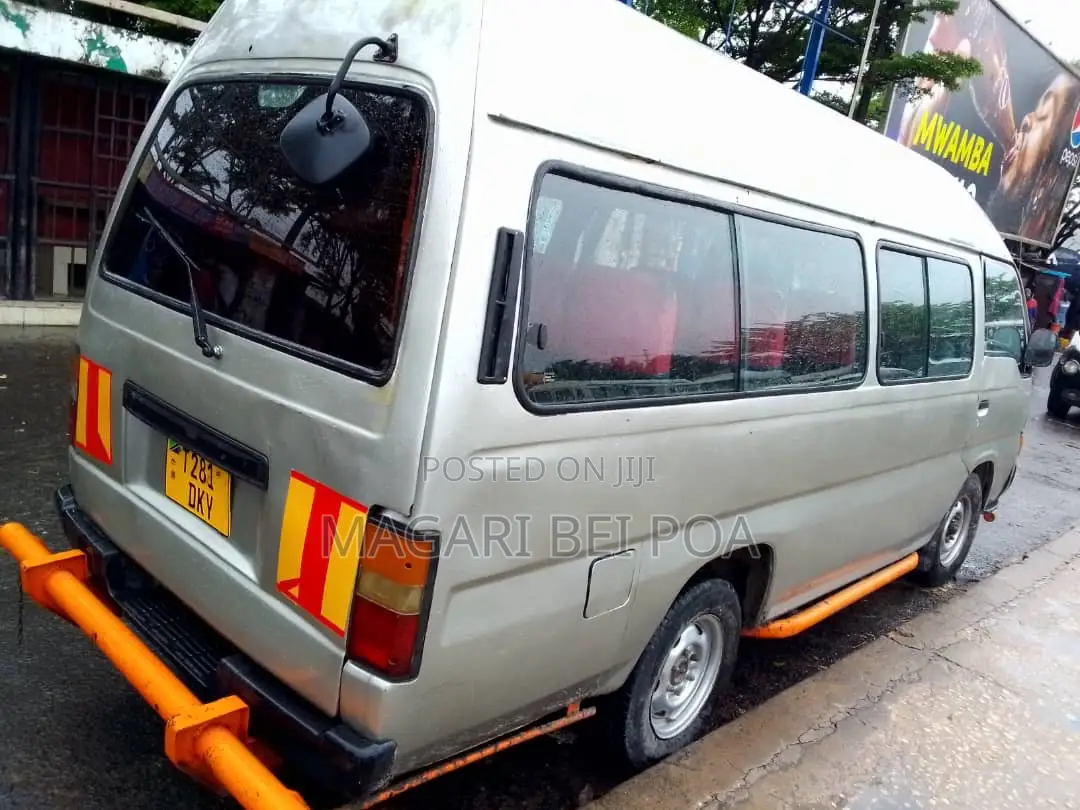 Nissan Caravan (Urvan) 2005 Silver