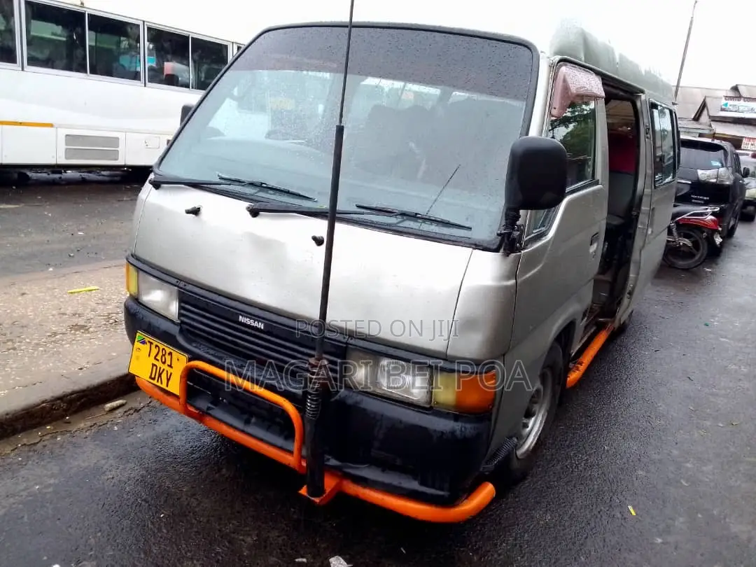 Nissan Caravan (Urvan) 2005 Silver