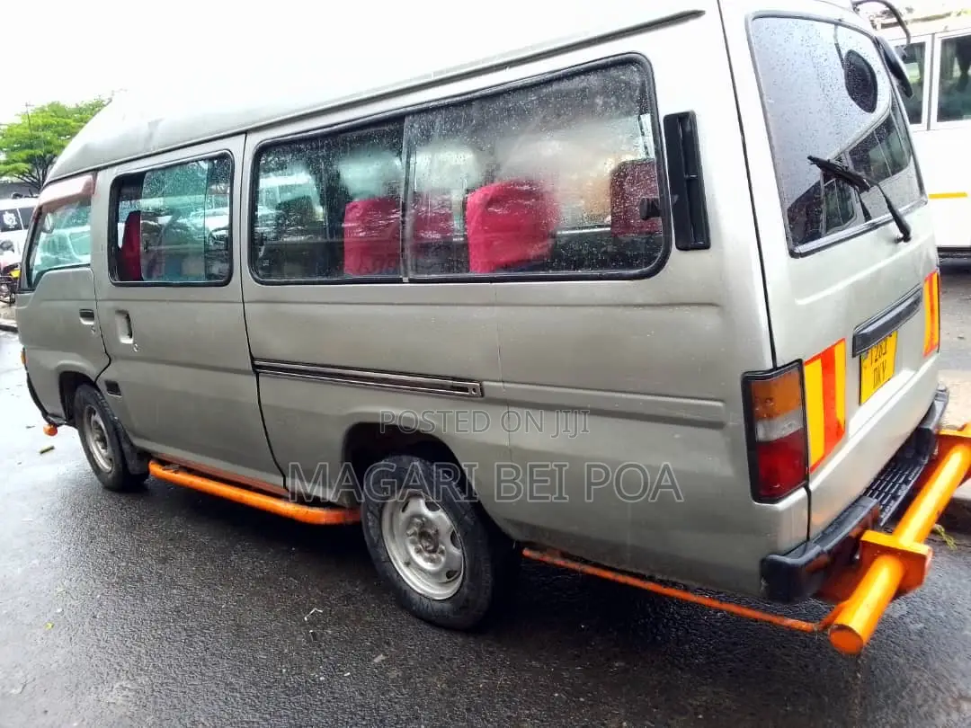 Nissan Caravan (Urvan) 2005 Silver