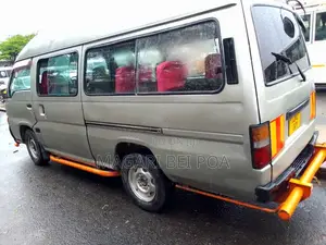 Nissan Caravan (Urvan) 2005 Silver
