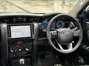 Toyota Fortuner 2022 White