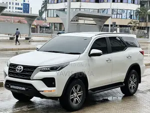 Toyota Fortuner 2022 White