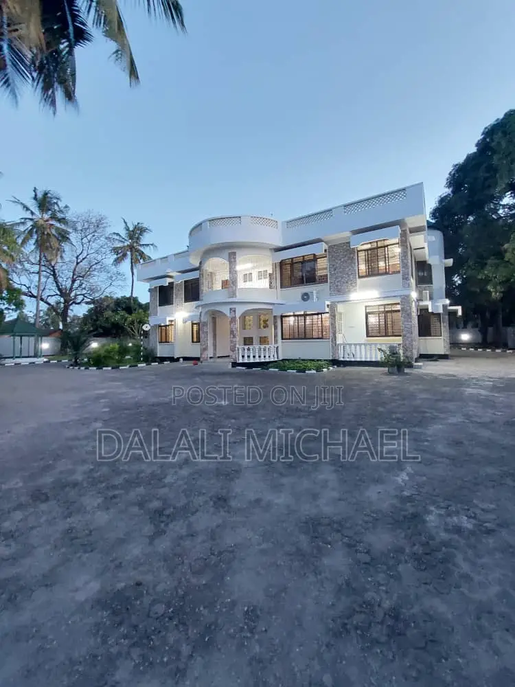 8bdrm Bungalow in Mikocheni for rent