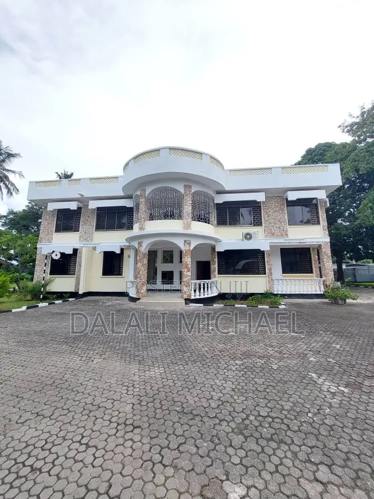 8bdrm Bungalow in Mikocheni for rent