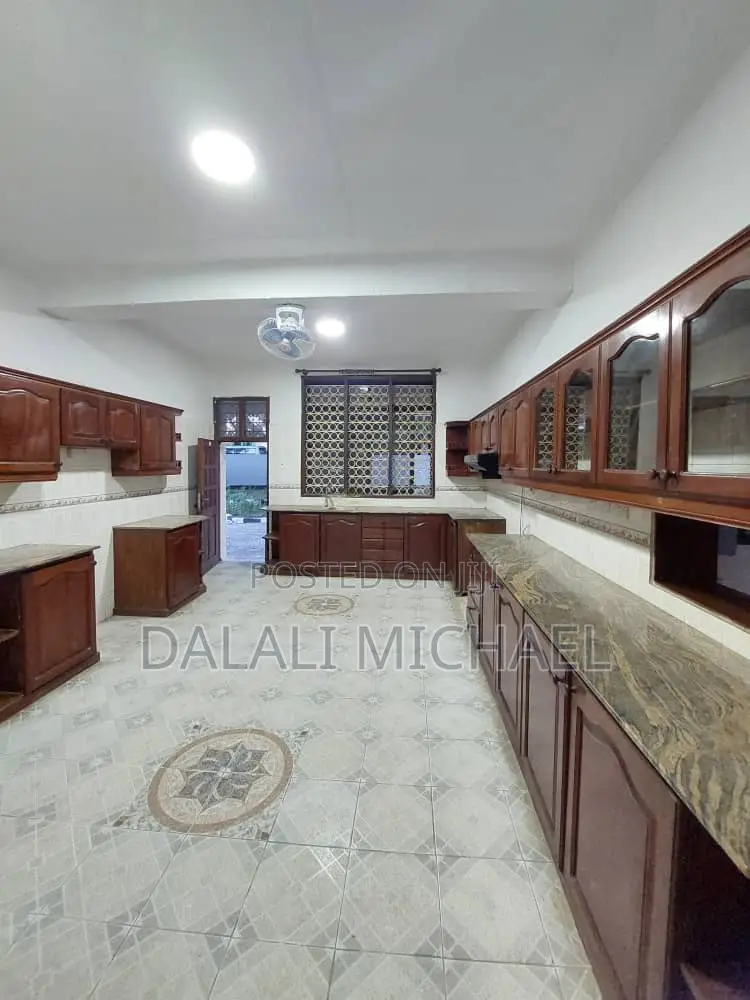 8bdrm Bungalow in Mikocheni for rent